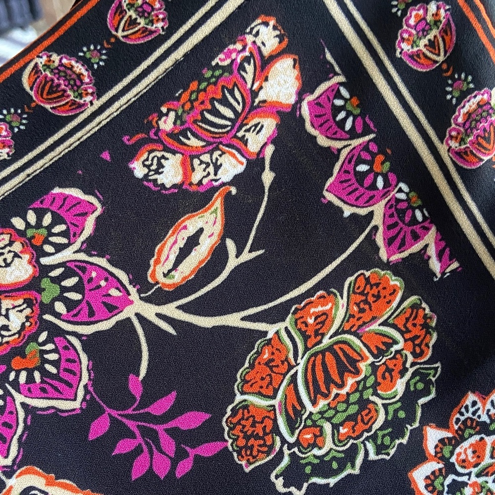 Sale! Vibrant Floral Patterned Women's Top with Bat Wings. Rose + Olive, size M - Picture 12 of 12